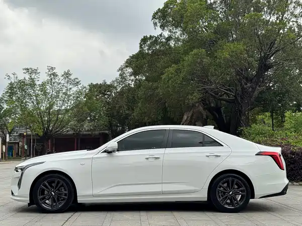 Cadillac CT4 2021