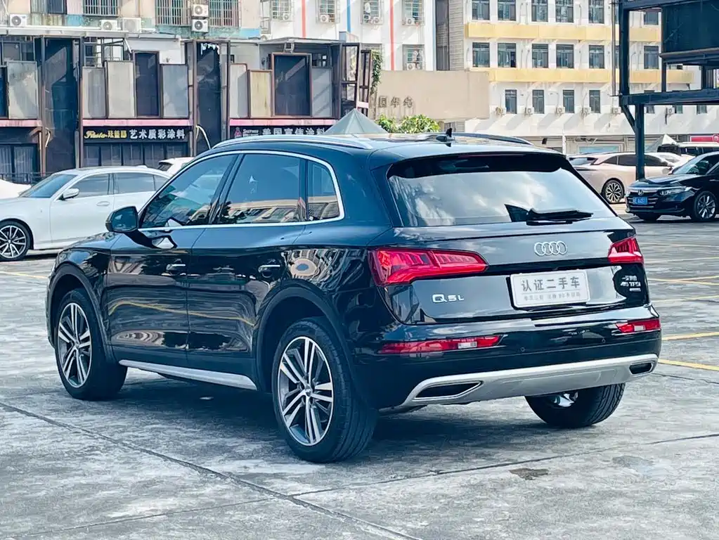 Audi Q5L 2020 — фото 13