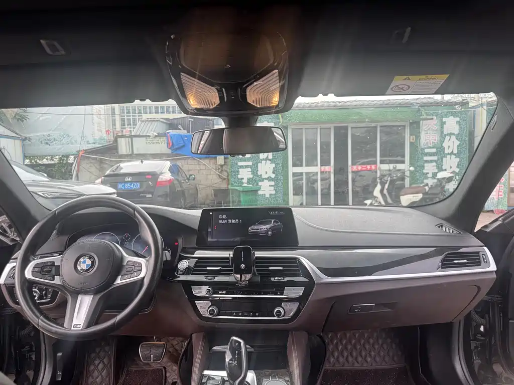 BMW 5 Series 2019 — фото 14