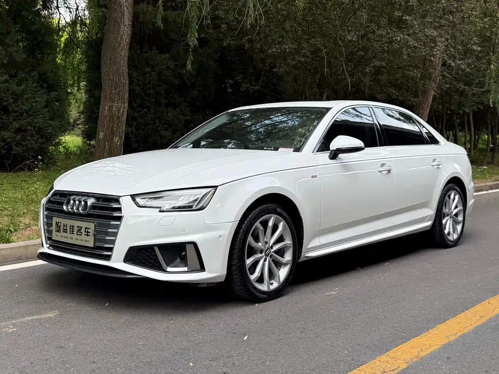 Audi A4L 2019 — фото 1