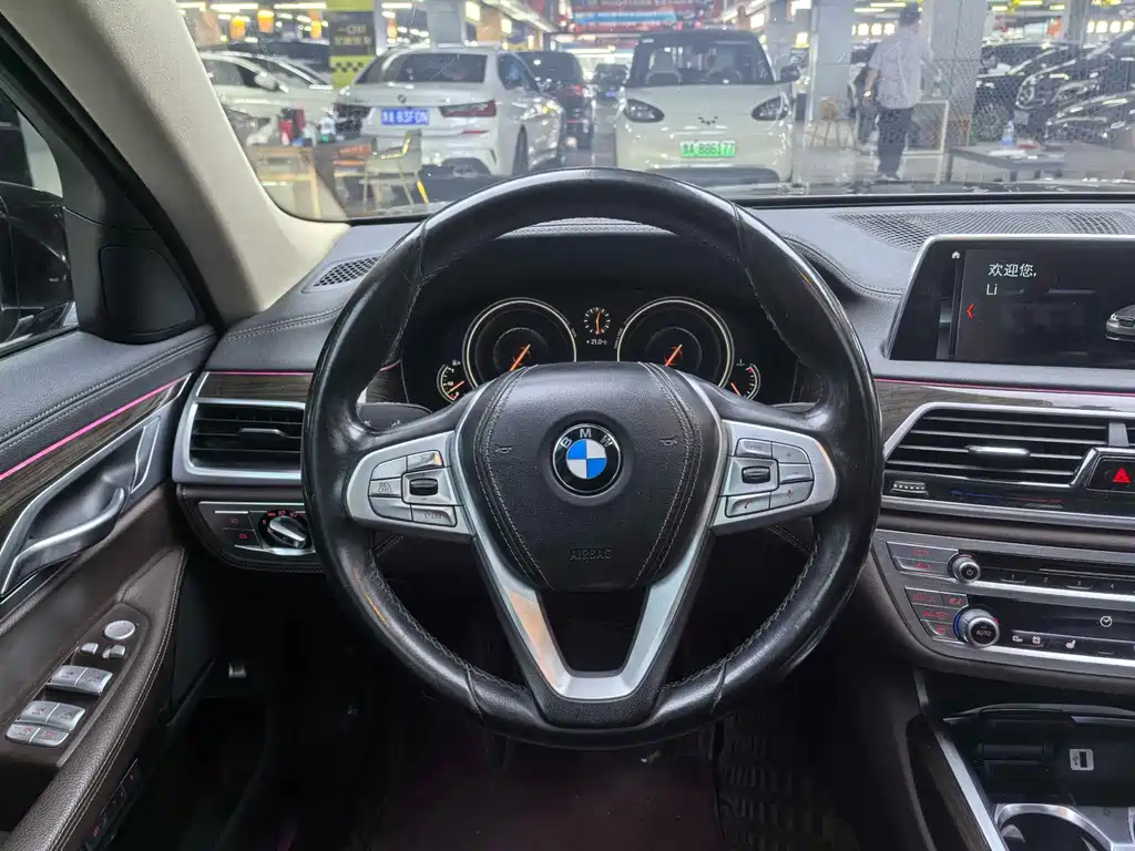 BMW 7 Series 2017 — фото 9