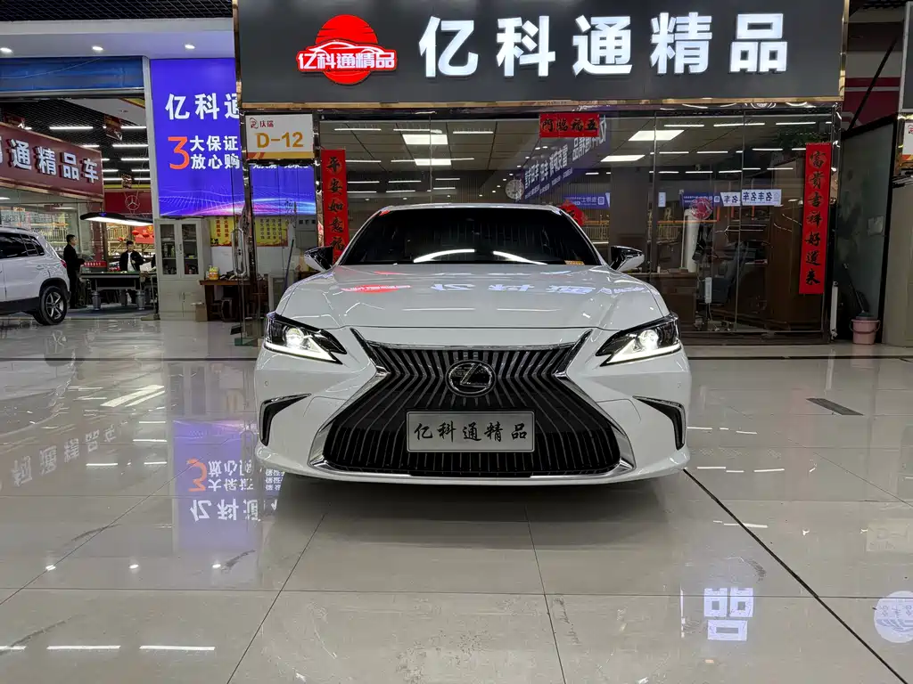 Lexus ES 2021 — фото 1