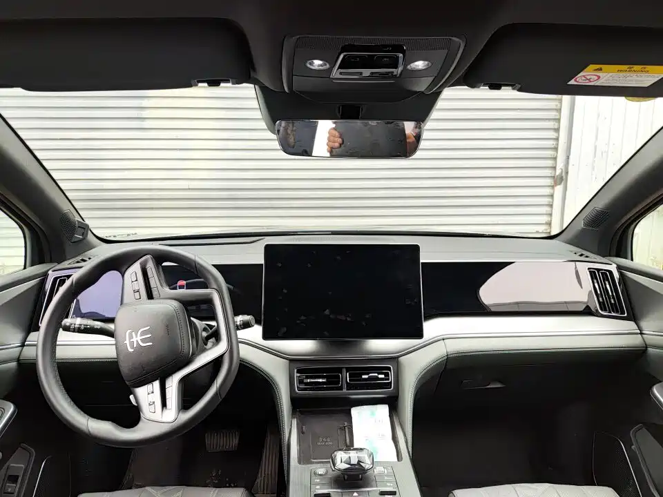 BYD L DM-i 2025 — фото 7