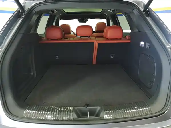 Hongqi HS6 PHEV 2025