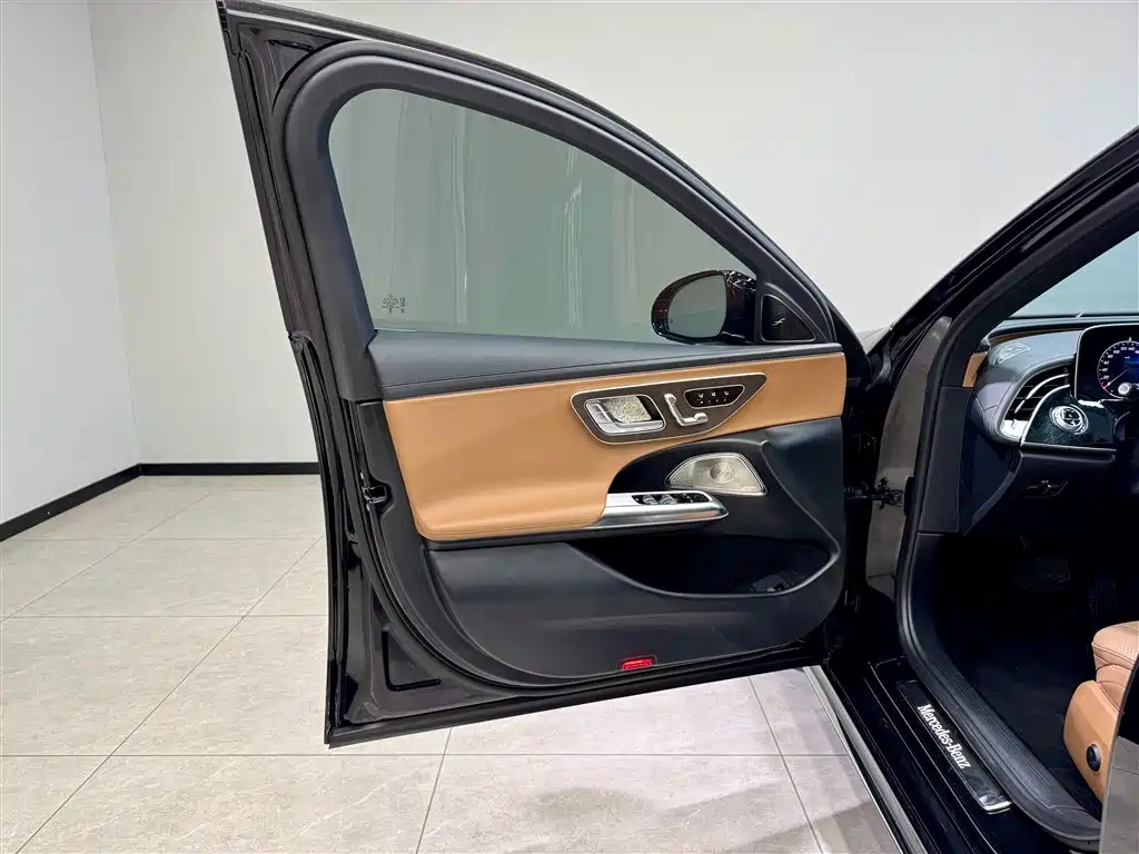 Mercedes-Benz E-Class 2024 — фото 18
