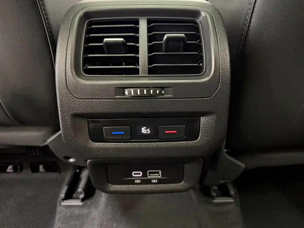 Volkswagen Touran 2023 — фото 13
