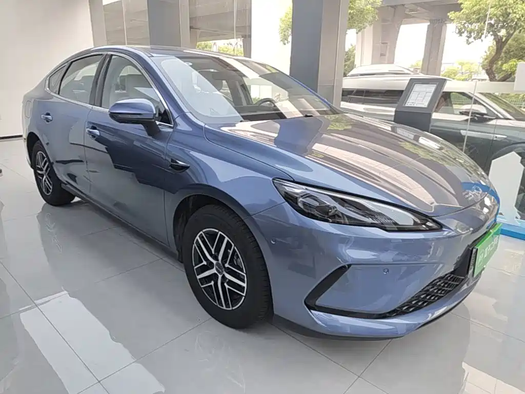 BYD Seal 05 DM-i 2025 — фото 4