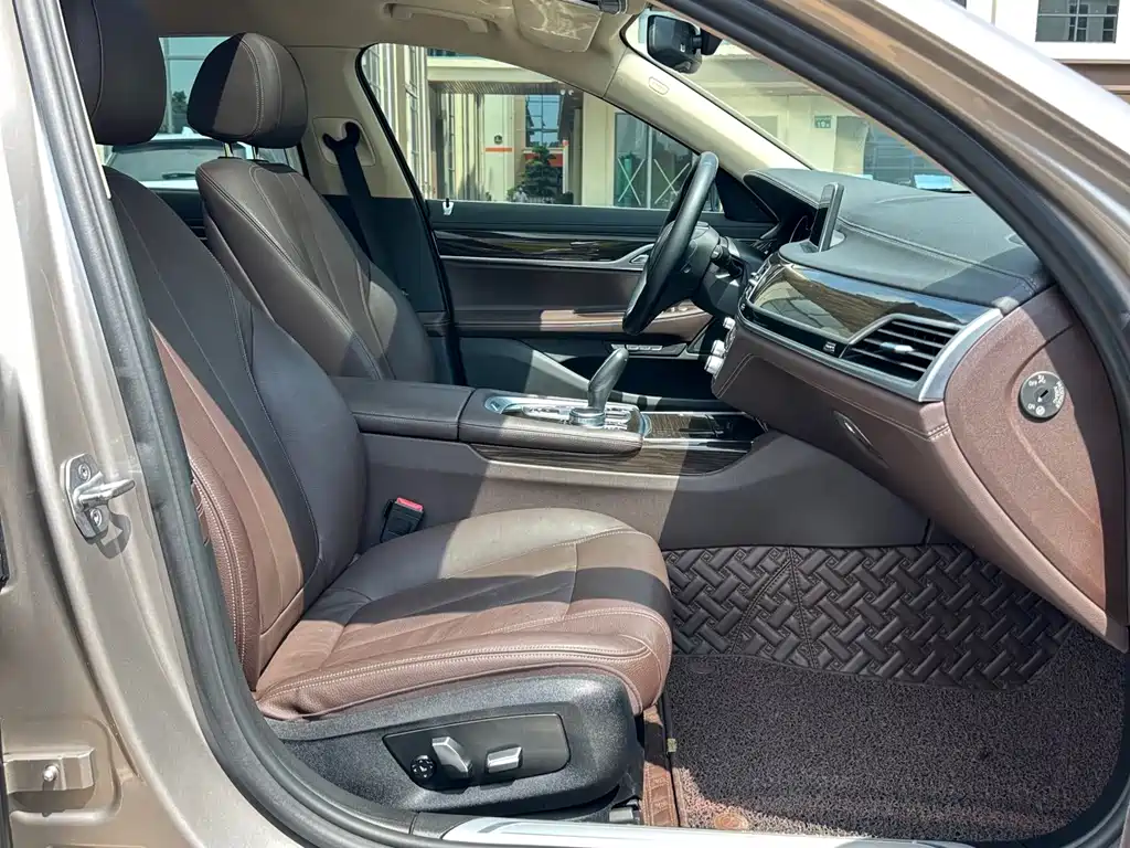 BMW 7 Series 2017 — фото 16