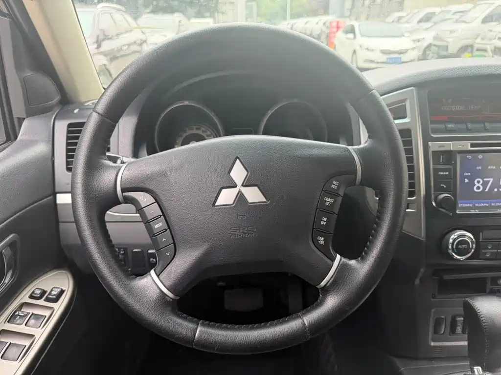 Mitsubishi Pajero 2017