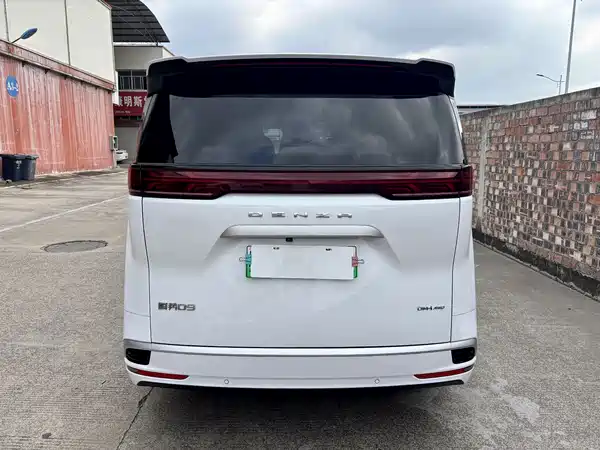 Denza D9 2022