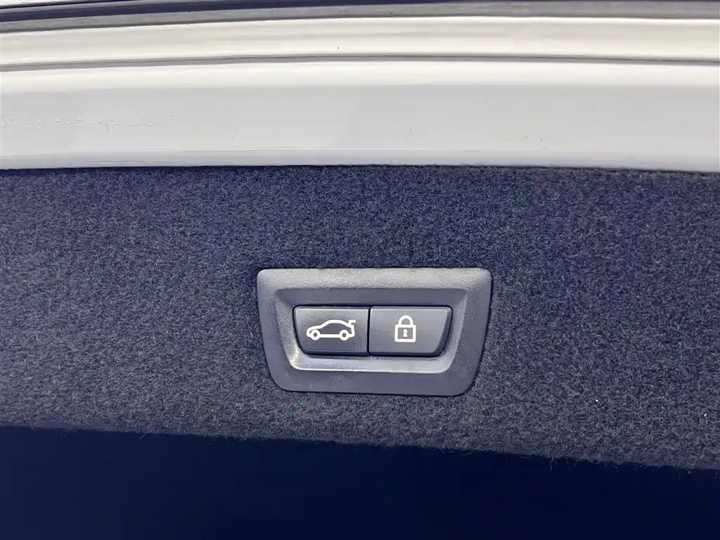 BMW 7 Series 2018 — фото 26