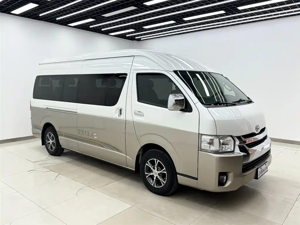 Toyota Hiace 2017 — фото 18