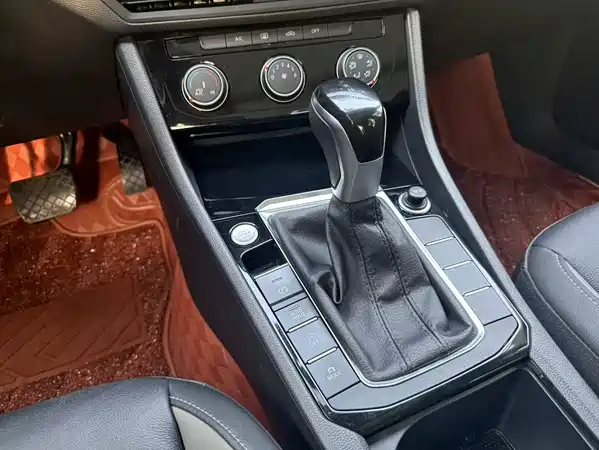 Volkswagen Sagitar 2022