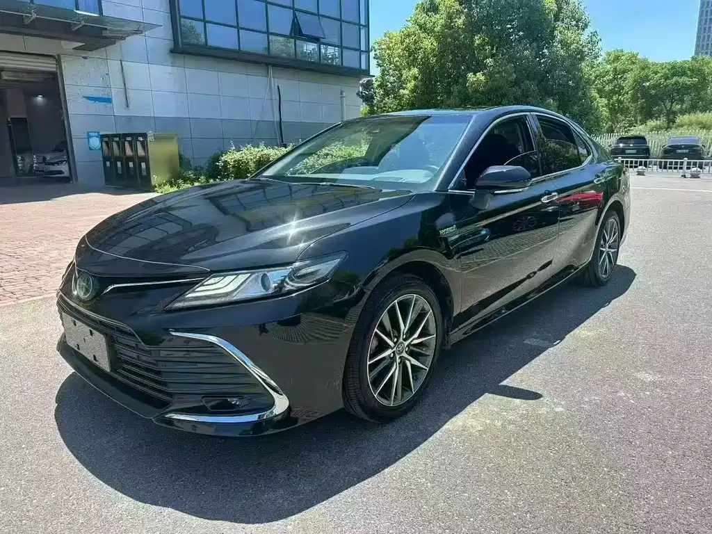 Toyota Camry 2021 — фото 1