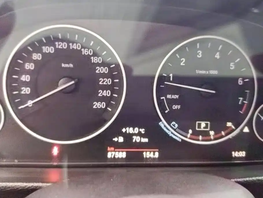BMW 3 Series 2018 — фото 14