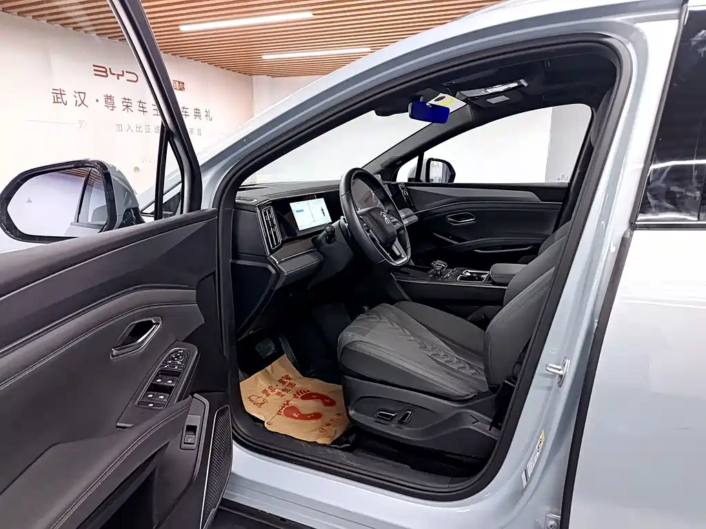 BYD Song L DM-i 2025 — фото 8