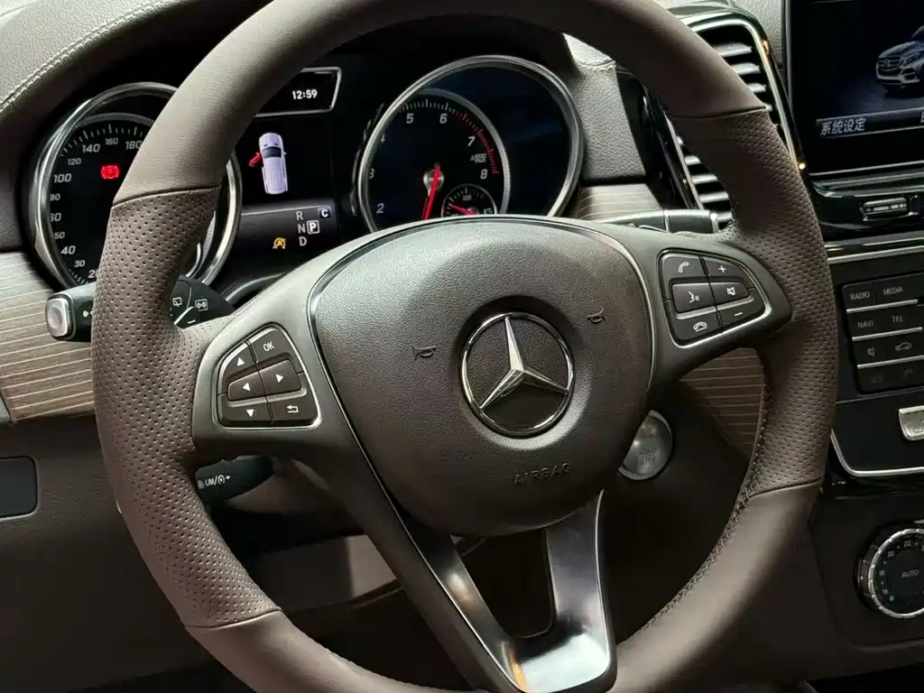 Mercedes-Benz GLE 2017 — фото 3