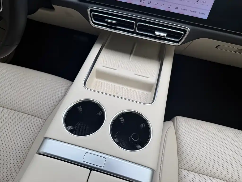 Li Auto Li L8 2023 — фото 8