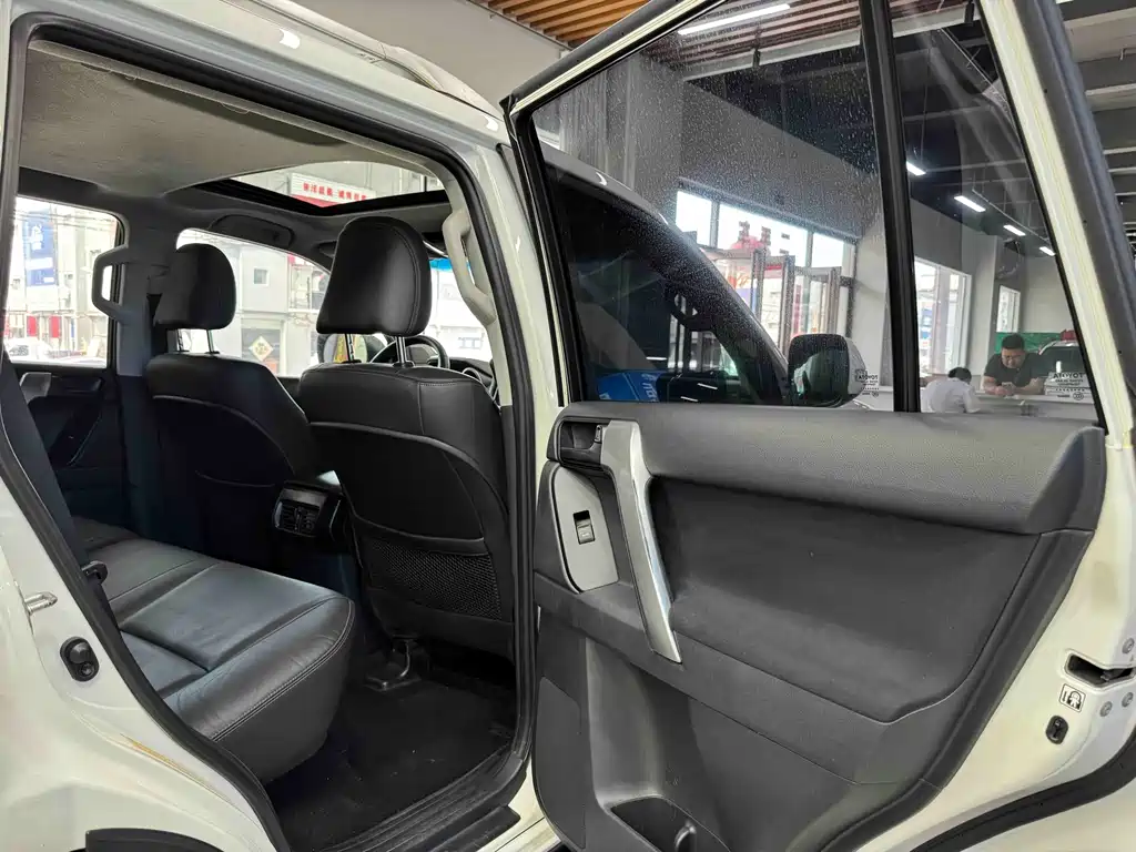 Toyota Prado 2017 — фото 10
