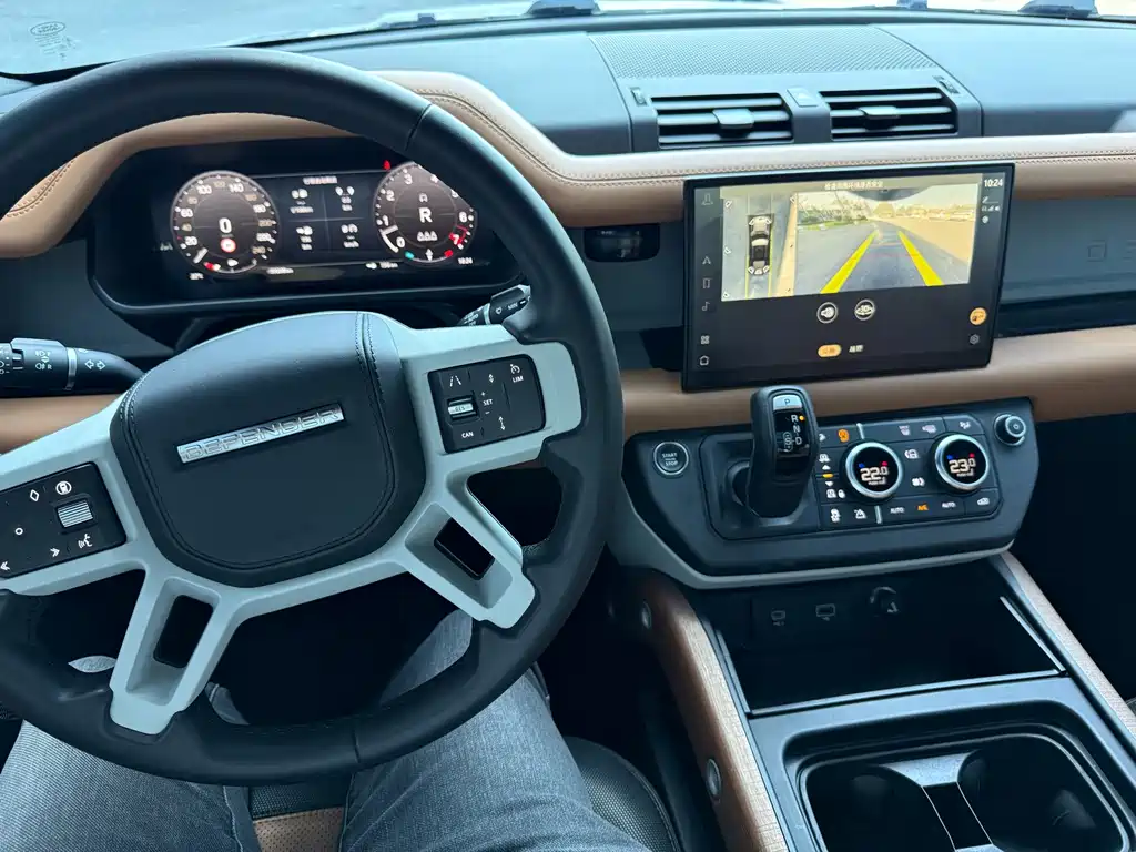 Land Rover Defender 2023 — фото 11