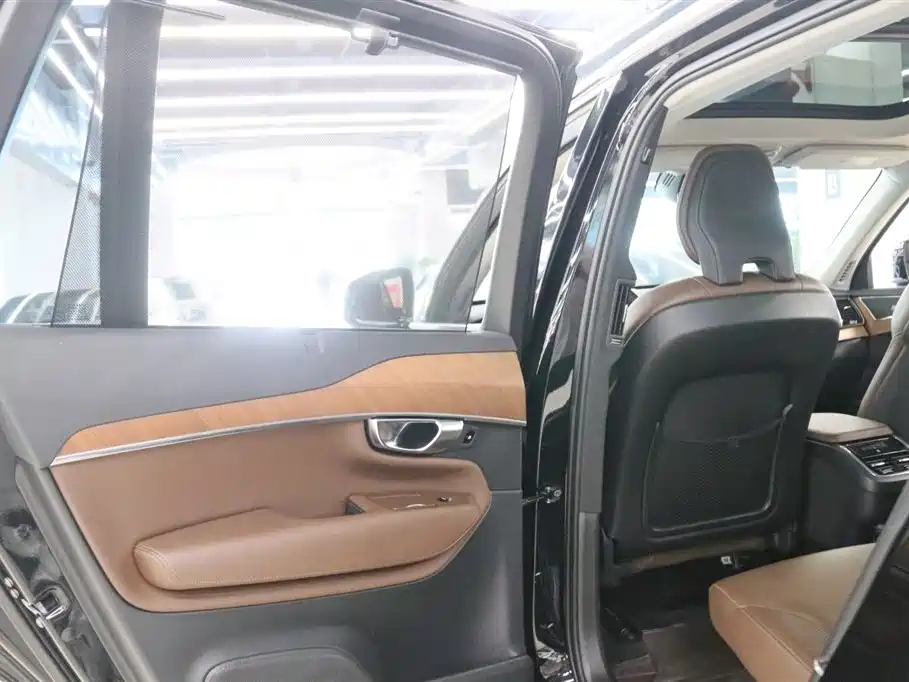 Volvo XC90 2019 — фото 15