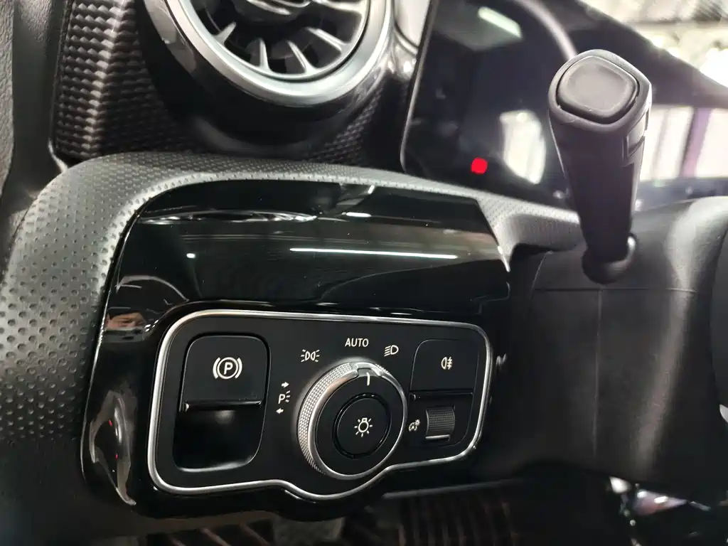 Mercedes-Benz A-Class 2021 — фото 10