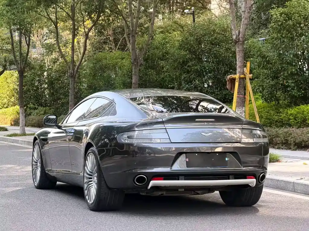 Aston Martin Rapide 2018 — фото 5