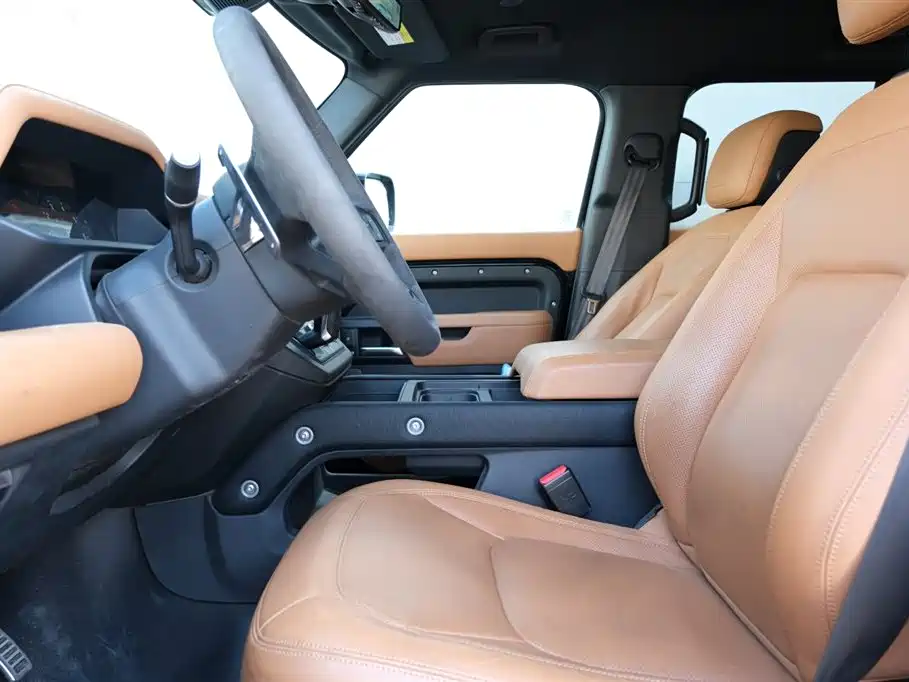 Land Rover Defender 2024 — фото 16