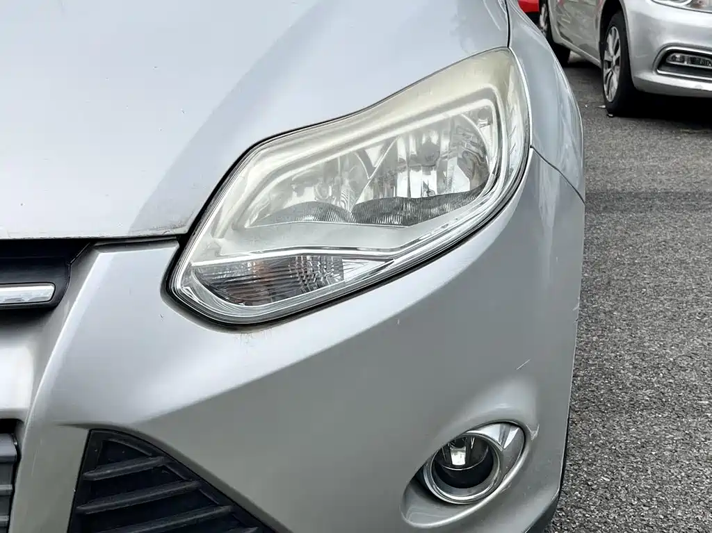 Ford Focus 2013 — фото 10