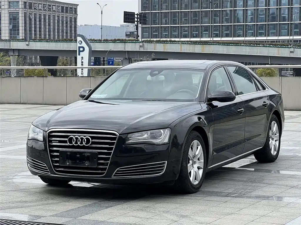Audi A8 2014 — фото 1