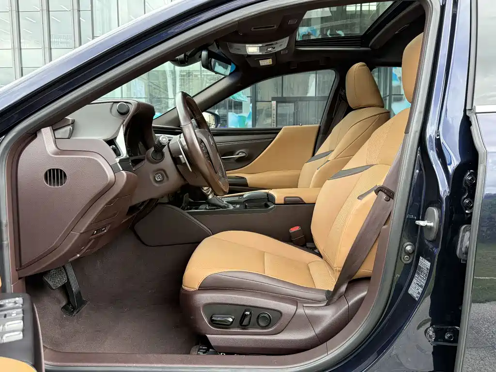 Lexus ES 2021