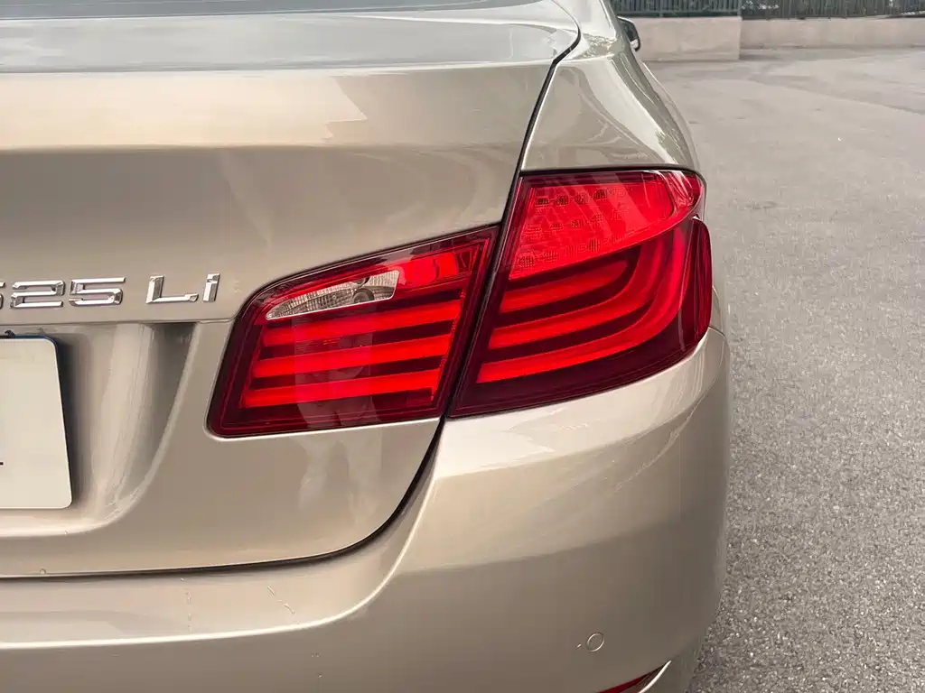 BMW 5 Series 2013 — фото 11