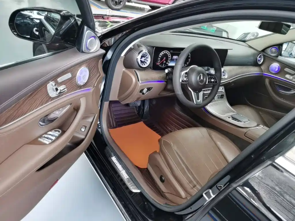 Mercedes-Benz E-Class 2019 — фото 16