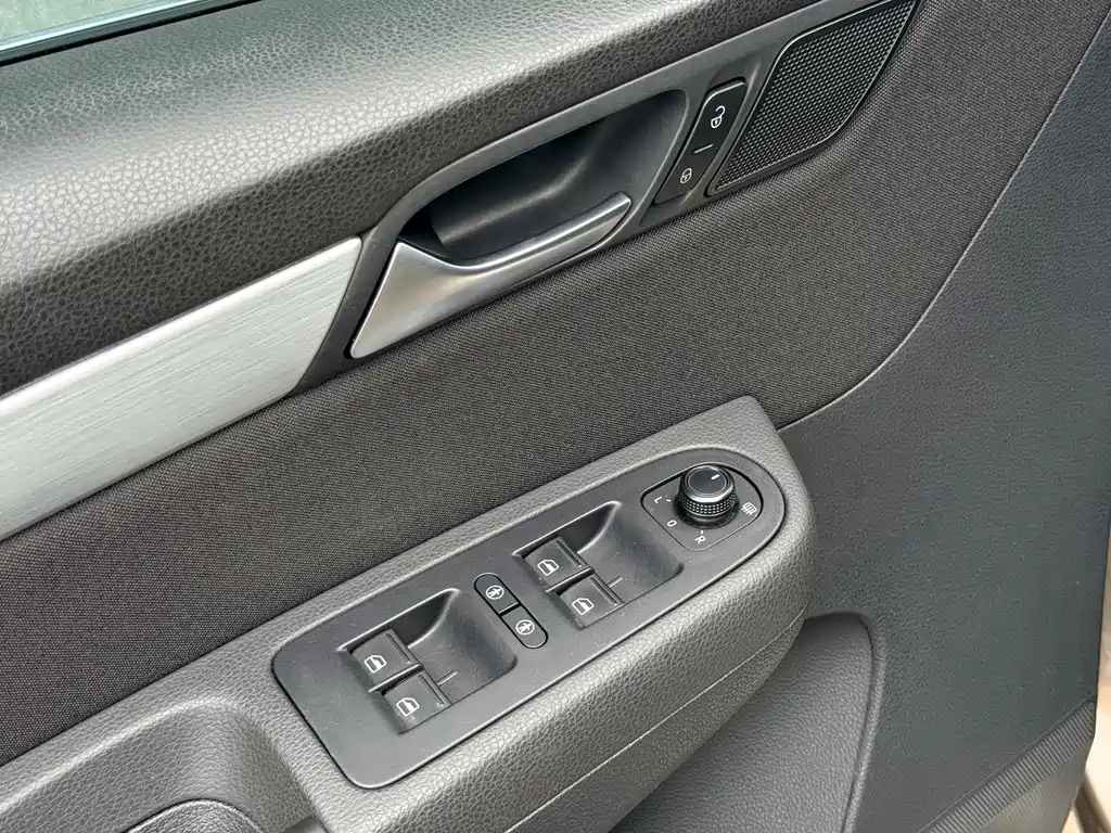 Volkswagen Sharan 2017 — фото 27