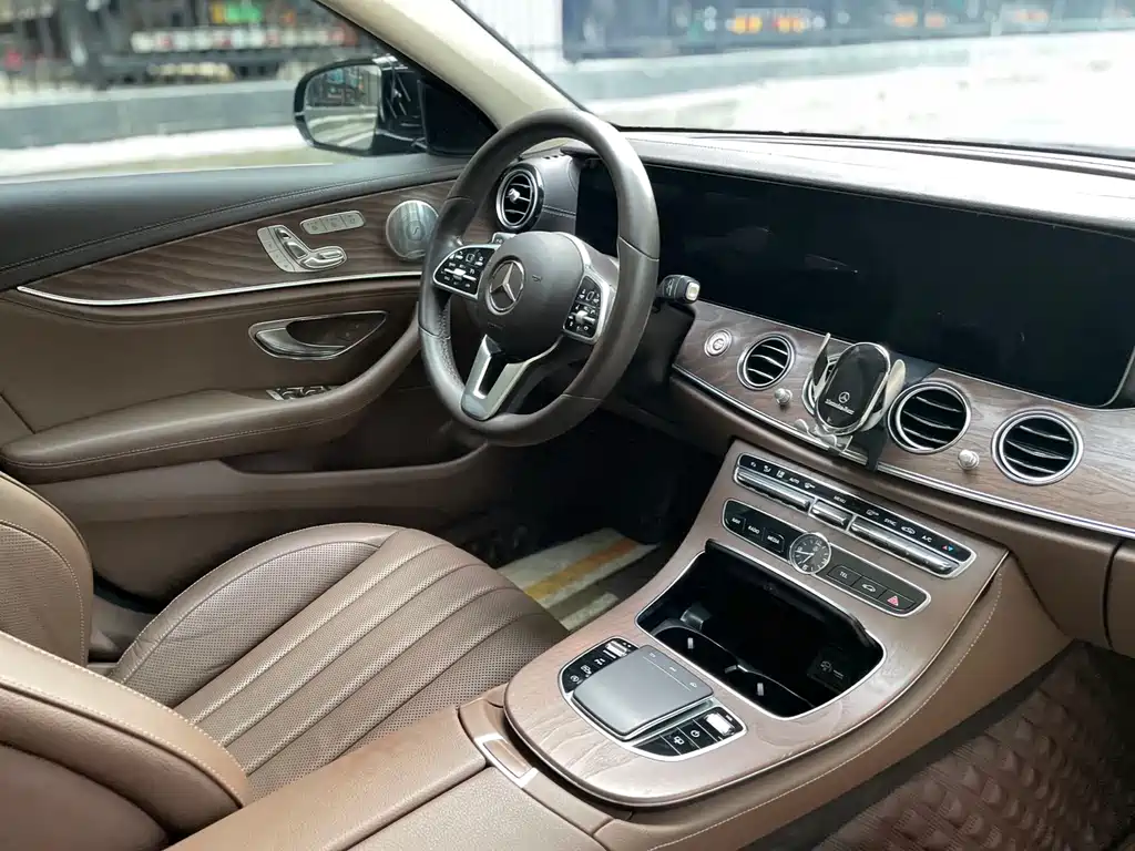 Mercedes-Benz E-Class 2020 — фото 11