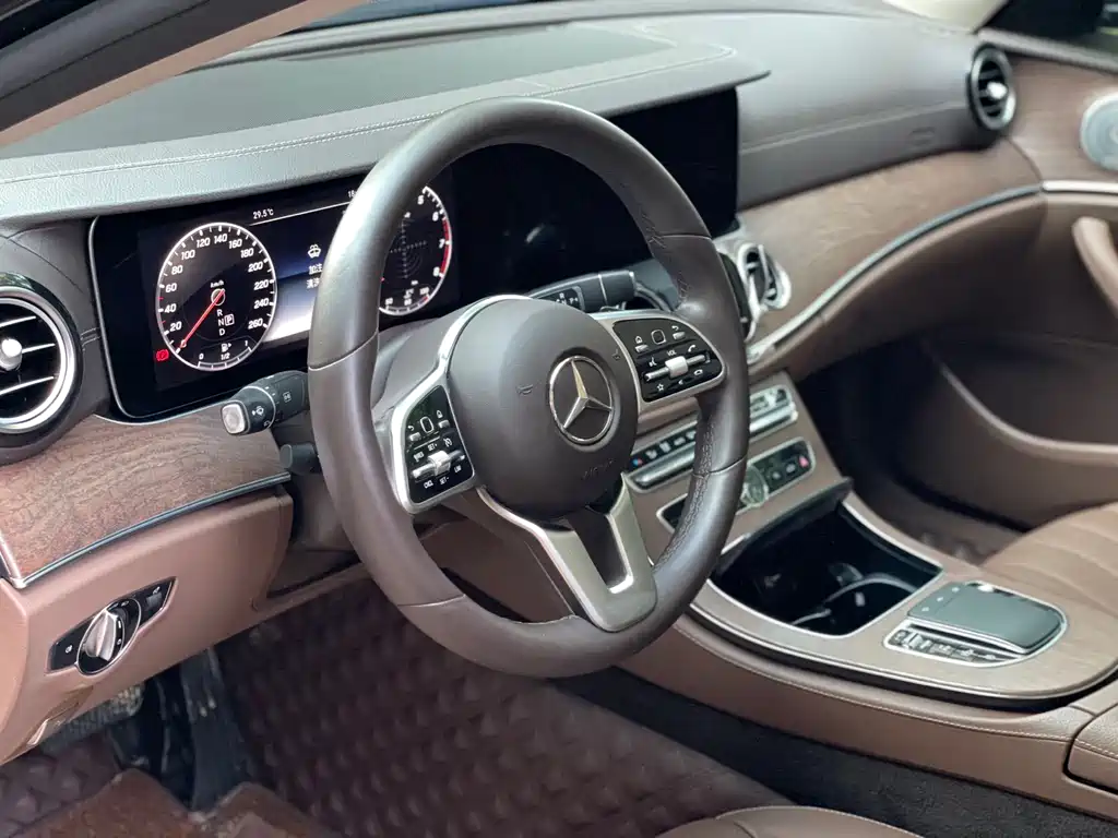 Mercedes-Benz E-Class 2020 — фото 20