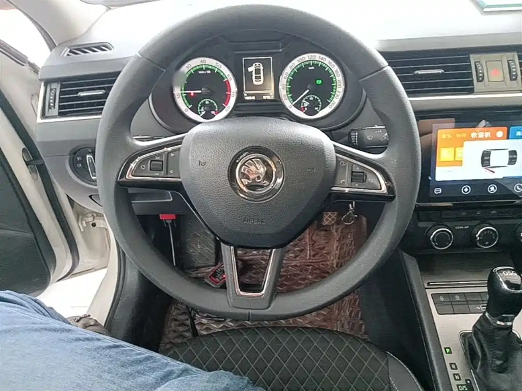 Skoda Octavia 2020 — фото 11