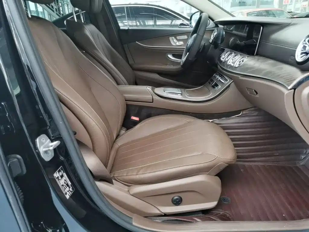 Mercedes-Benz E-Class 2019 — фото 25