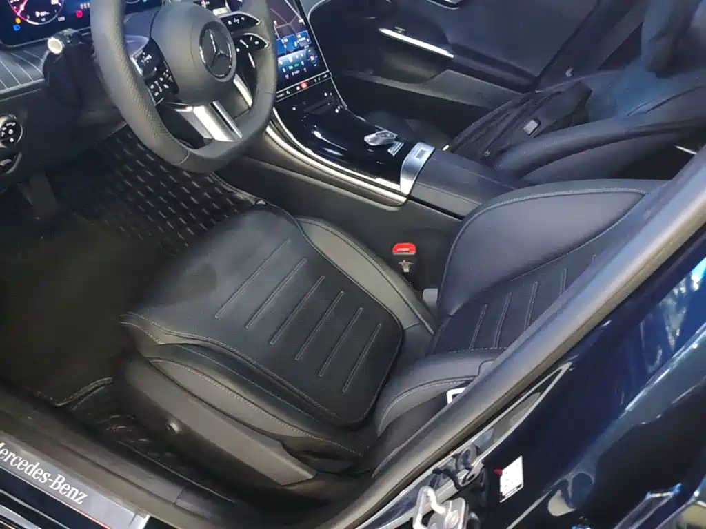 Mercedes-Benz C-Class 2025 — фото 15