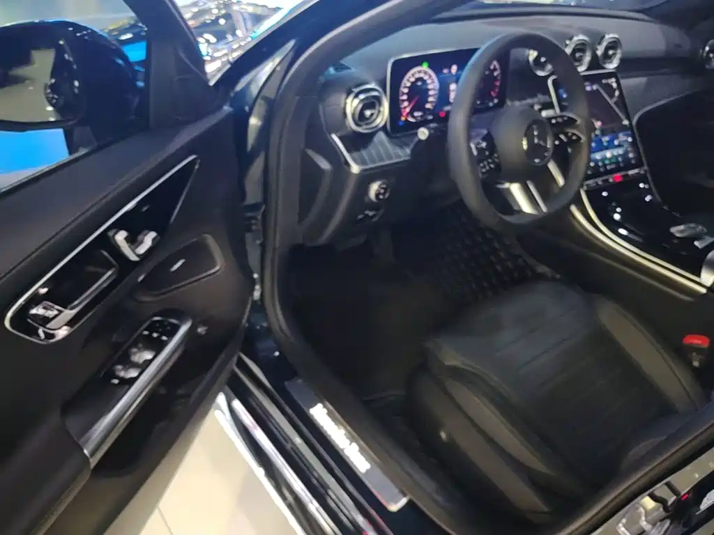 Mercedes-Benz C-Class 2025 — фото 16