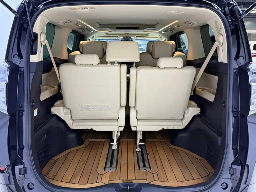 Toyota Vellfire 2021 — фото 10