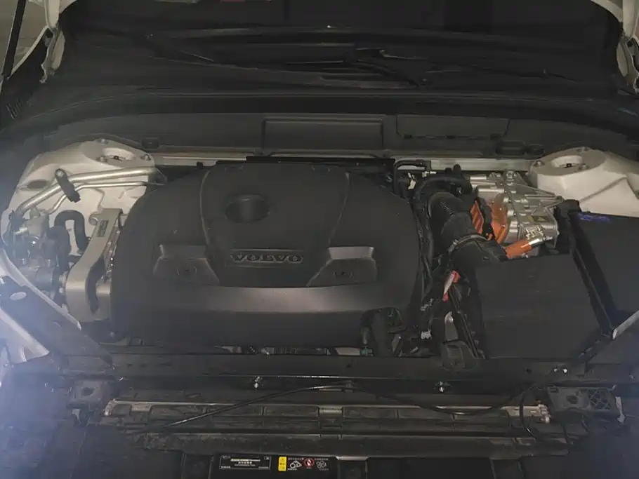 Volvo XC60 PHEV 2025 — фото 10
