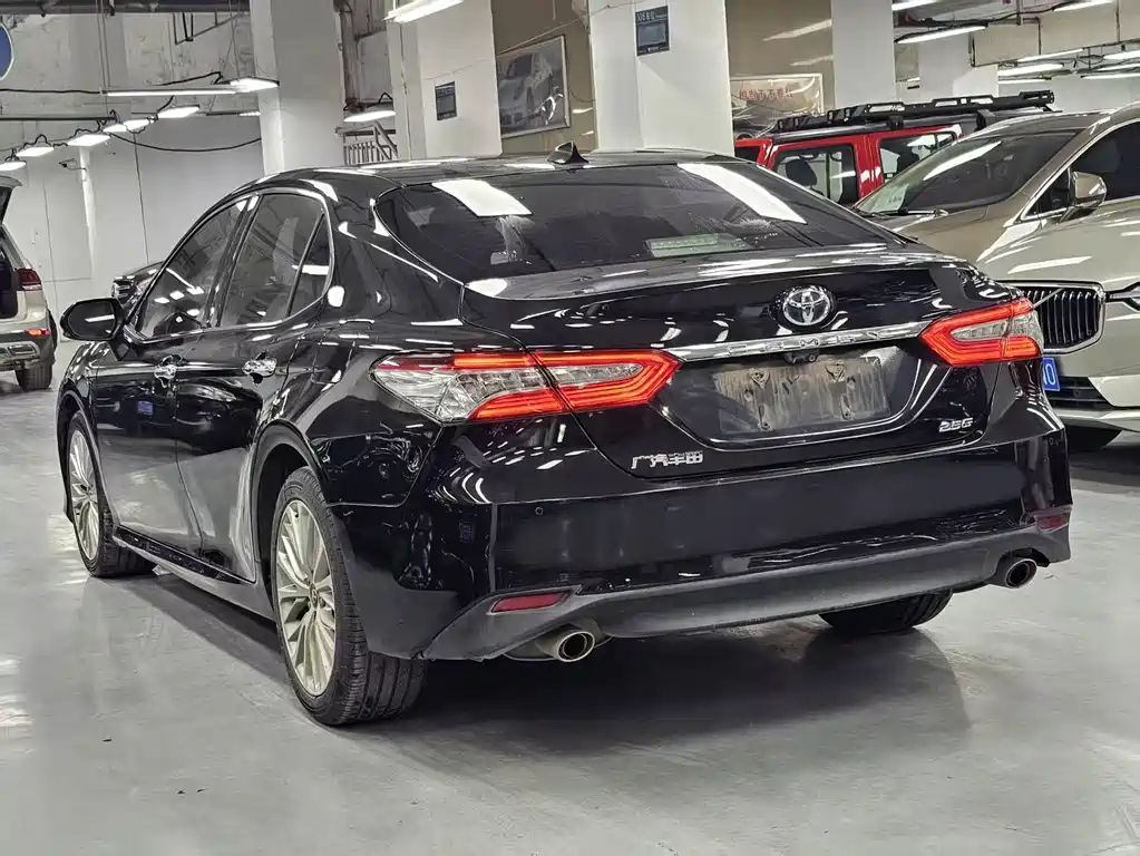 Toyota Camry 2019 — фото 6