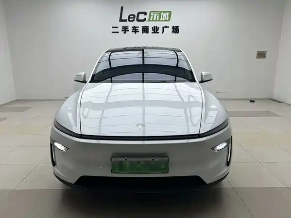 Tesla Model Y 2025