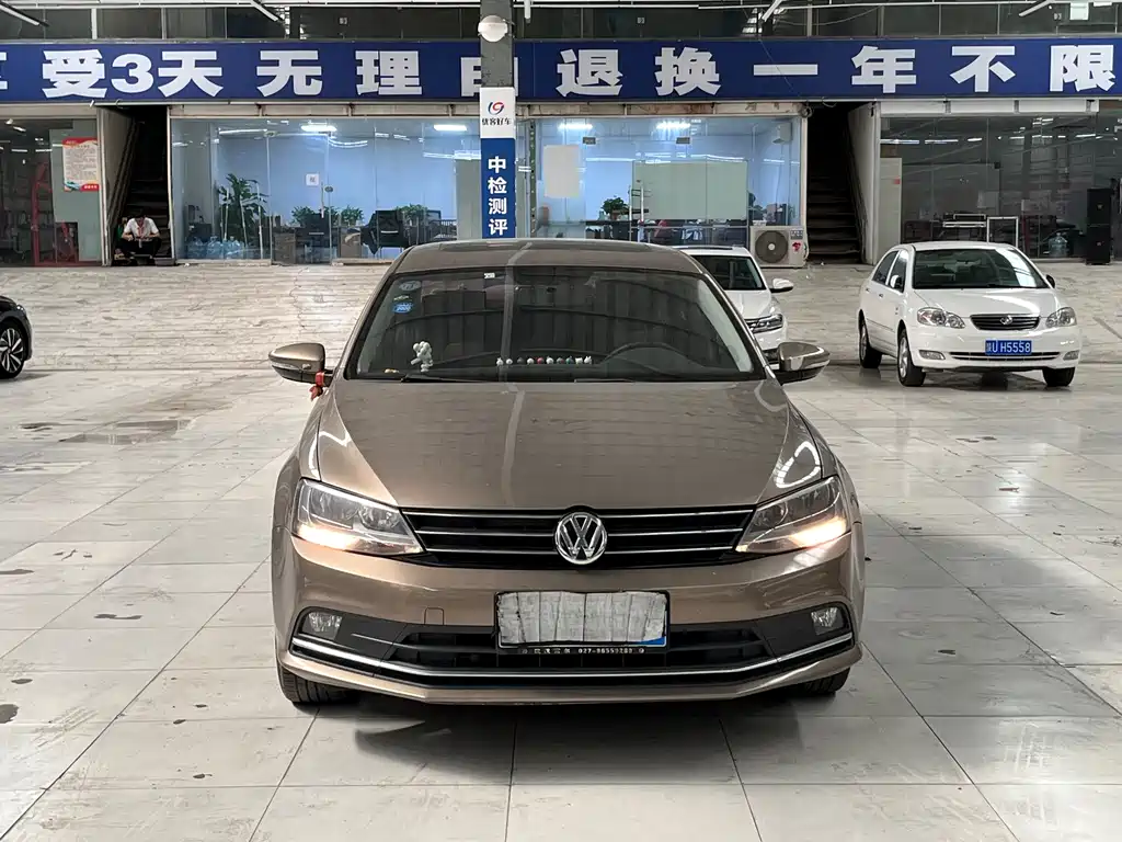 Volkswagen Sagitar 2016