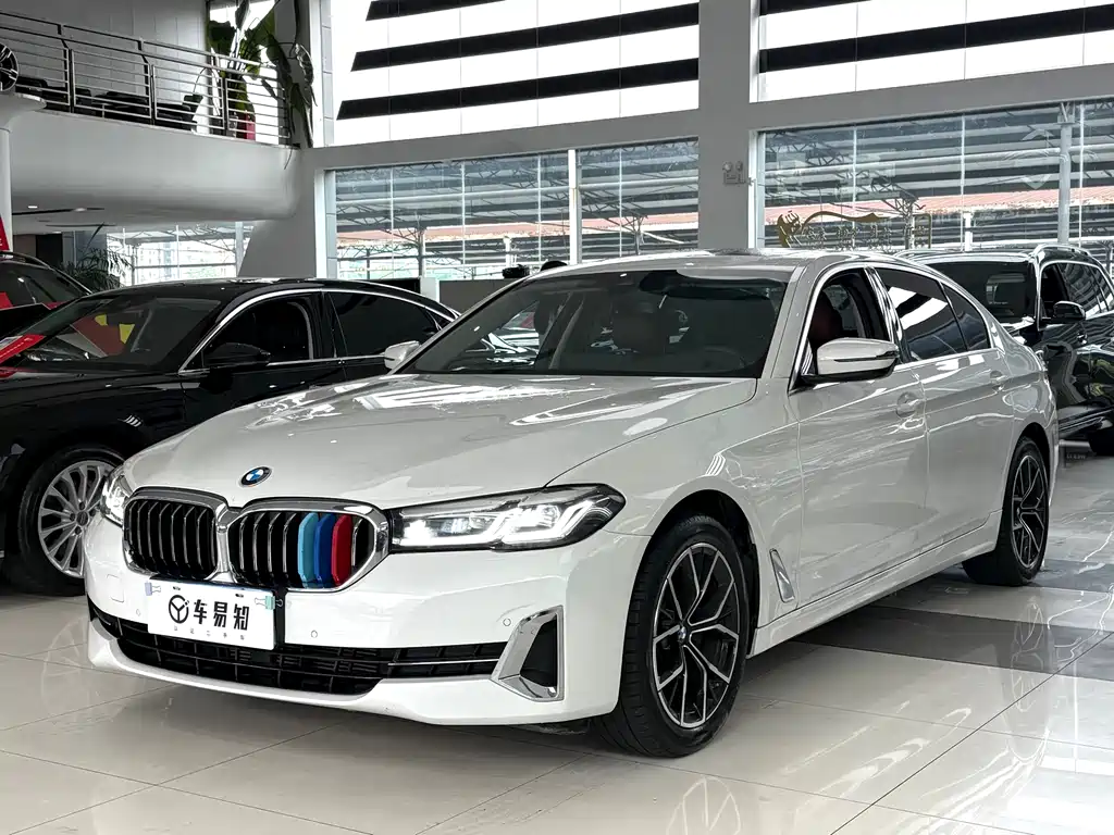 BMW 5 Series 2022 — фото 1