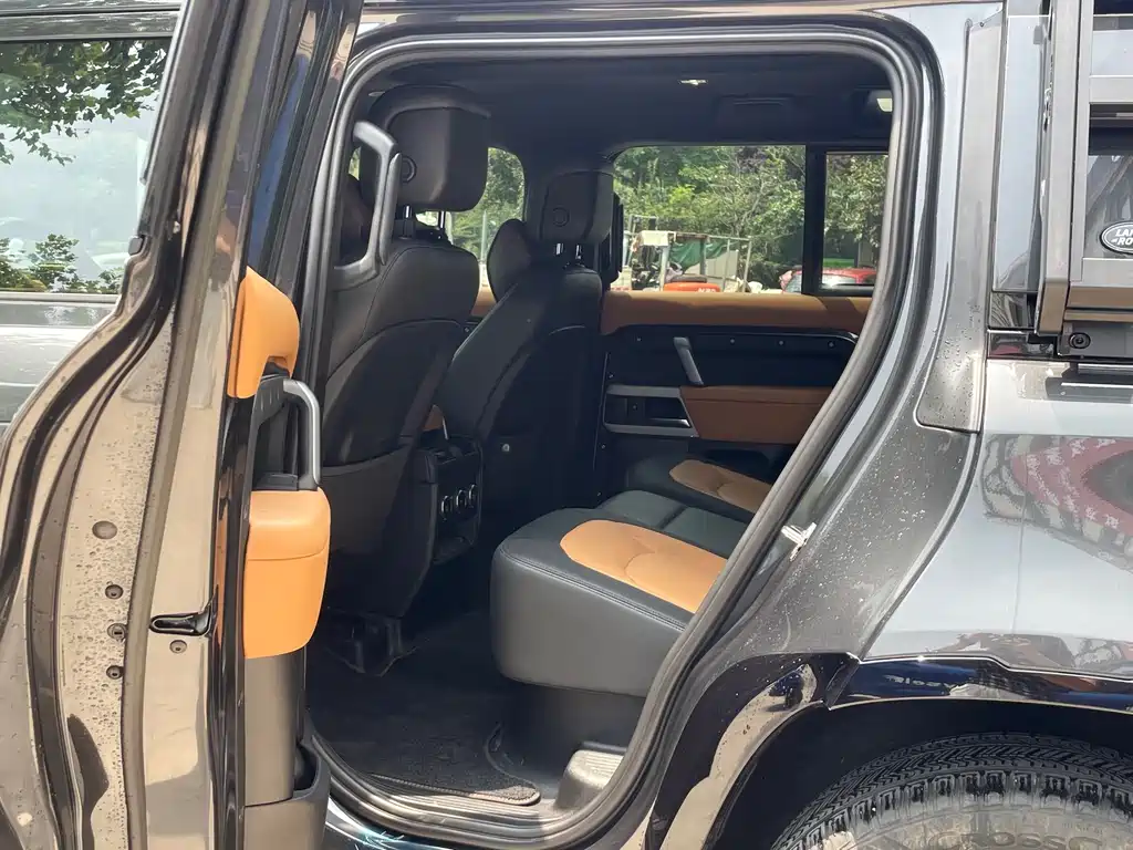 Land Rover Defender 2022