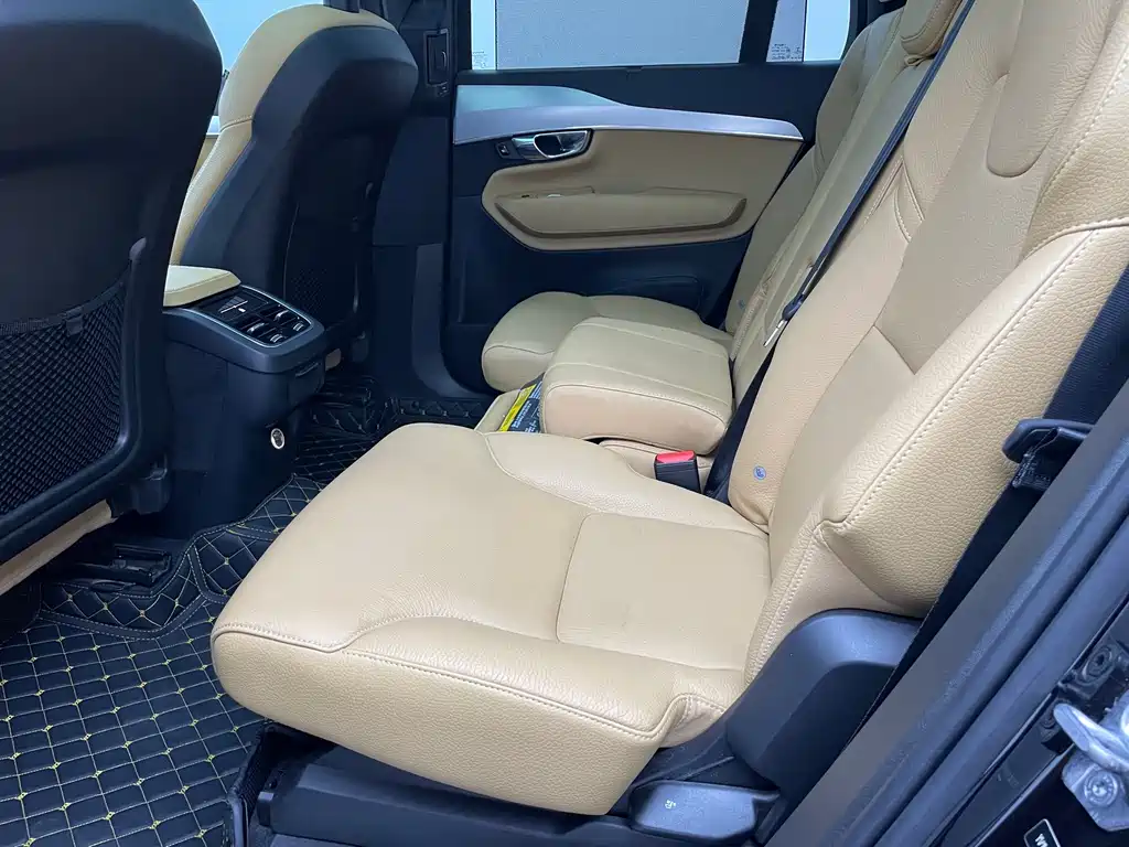 Volvo XC90 2018 — фото 10