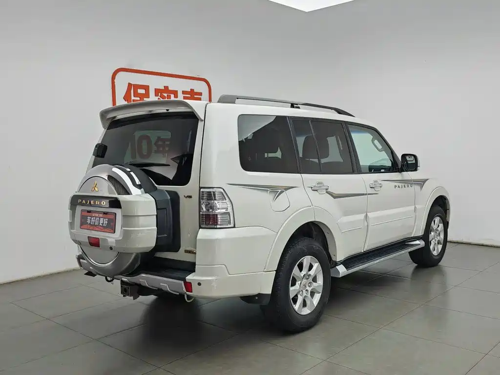 Mitsubishi Pajero 2014