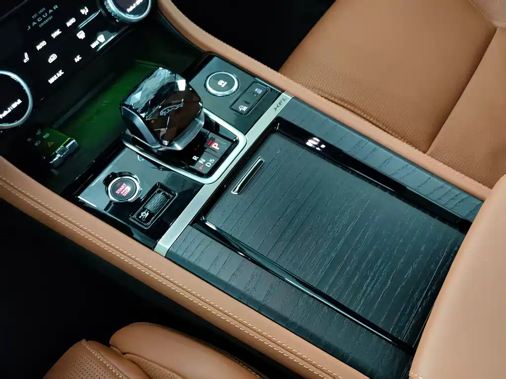 Jaguar XFL 2024 — фото 13